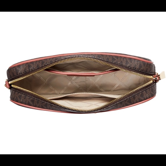 🌹SALE🌹Michael Kors Signature East West Crossbody - Picture 2 of 8